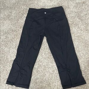 Lululemon women’s Capri, black yoga pants size 8